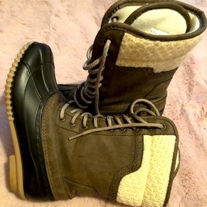 Duck boots